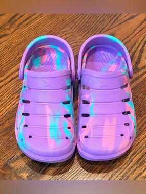 Rugged Shark Kids Purple Tie-Dye Water Clogs with Heel Strap